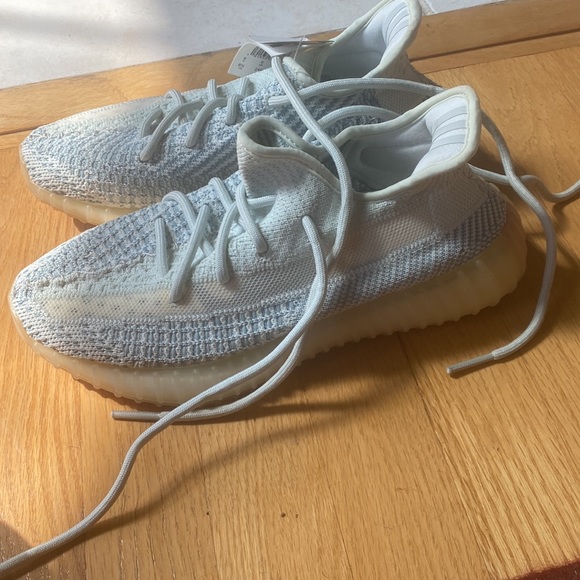 Yeezy Boost 350 V2 - Picture 5 of 10